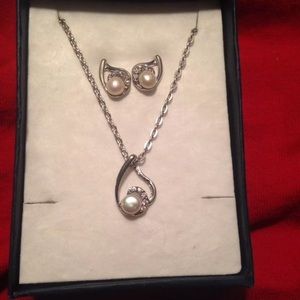 Silver necklace earring set Zirconia